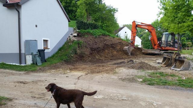 20150505 Steinmauer hinter Marterl 002