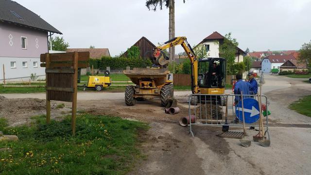 20150505 Steinmauer hinter Marterl 008