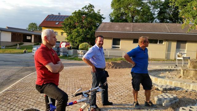 20150616 Weinpresse - Anbringung des Balkens 019